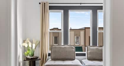 Business Travellers, Couples STAY DOWNTOWN KINGSVILLE Cozy Private SUITE - 1 bed