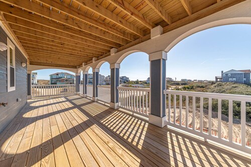 C9258 Carova Time. Wild Horses, 4X4 Area, Pool, Hot Tub!