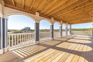 Terrace/patio - Carova Time - 4X4 Carova Beach, Semi-Oceanfront, Pool, Hot Tub, Pool Table, Flex Stays (4x4 - Carova Beach)