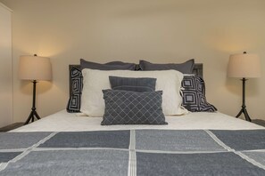 2 chambres, fer et planche à repasser, accès Internet, draps fournis
