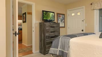 2 slaapkamers, een strijkplank/strijkijzer, internet, beddengoed