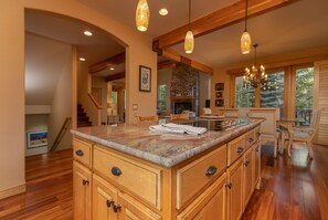 Interior - Silverbell Chalet: Private Hot Tub, Mountain Views (Frisco)