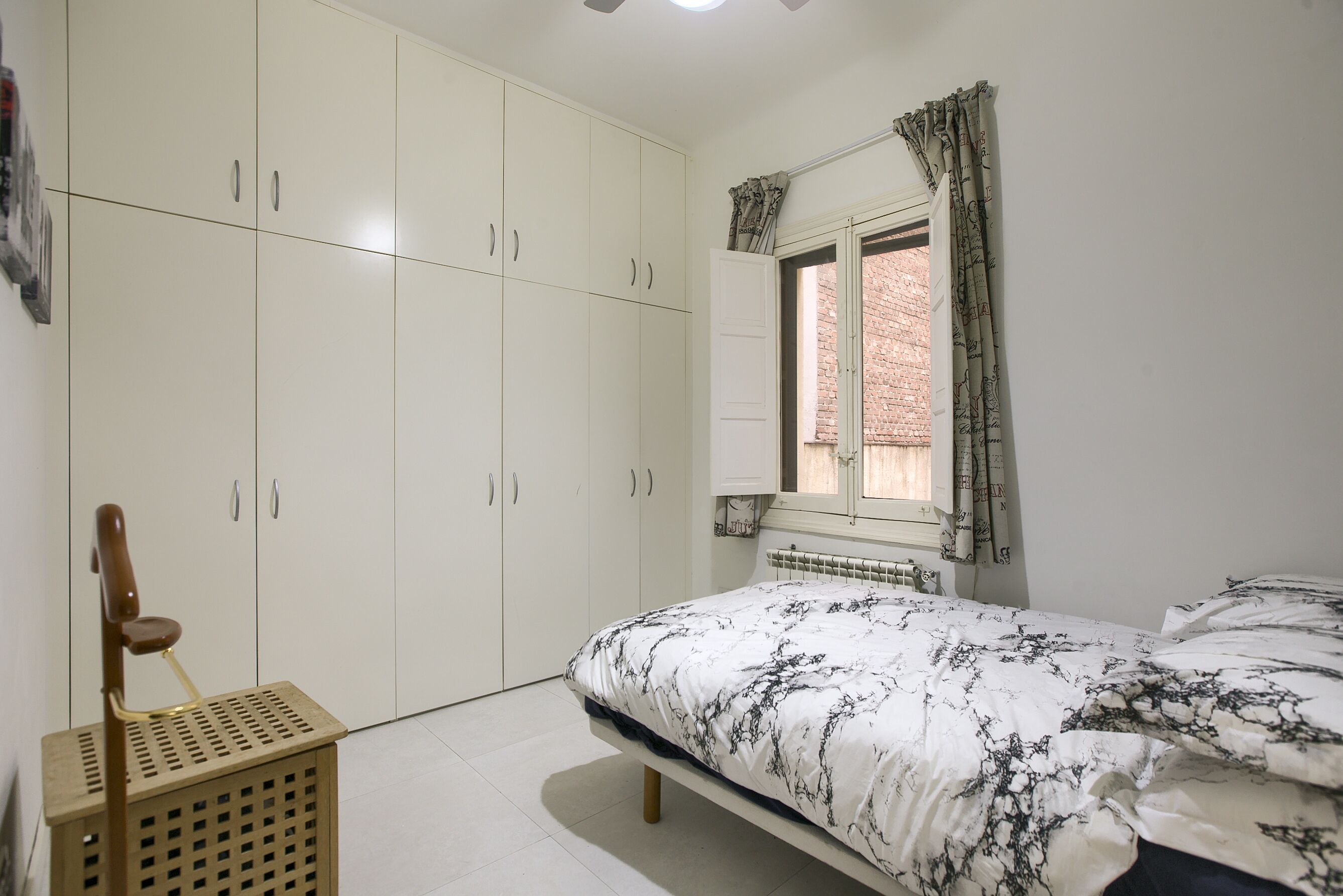 1 dormitorio, tabla de planchar con plancha, wifi gratis y ropa de cama
