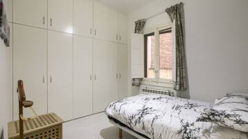1 dormitorio, tabla de planchar con plancha, wifi gratis y ropa de cama