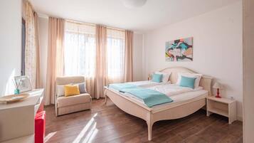 4 chambres, bureau, fer et planche Ă repasser, lit parapluie