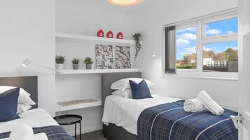 4 bedrooms, iron/ironing board, free WiFi, bed sheets