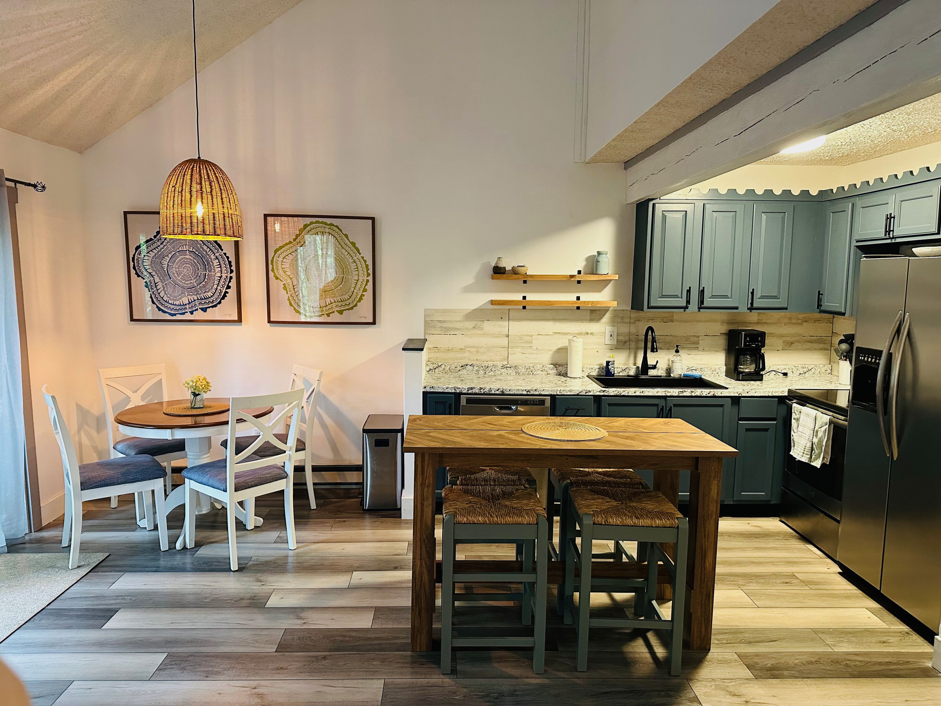 A sweet retreat, with a cozy vibe on Jack Frost Mountainside!