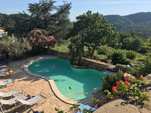 La Feneire est un gîte situé situé au coeur de l'Ardèche.