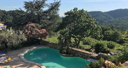 La Feneire est un gßte situé situé au coeur de l'ArdÚche.