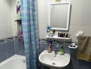 Shower, towels, soap, shampoo - Luxury 2 bedroom apartment near the beach (Tanger)