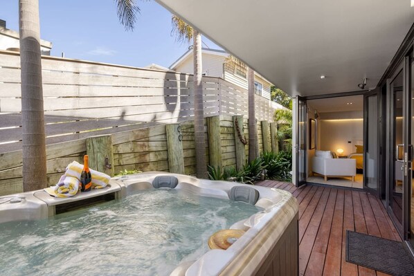 Terrace/patio - Luxury in Paradise - Sea Views & Walk to Beach (Mount Maunganui)