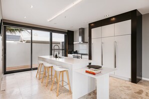 Fridge, microwave, oven, stovetop - Luxury in Paradise - Sea Views & Walk to Beach (Mount Maunganui)