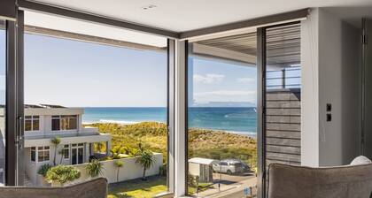Luxury in Paradise - Sea Views & Walk to Beach