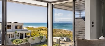 Luxury in Paradise - Sea Views & Walk to Beach