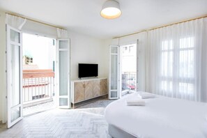 3 bedrooms, desk, iron/ironing board, travel cot - Sea View 3BR in Neve Tsedek by HolyGuest (Tel Aviv-Yafo)