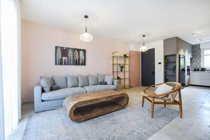 TV, stereo, offices - Sea View 3BR in Neve Tsedek by HolyGuest (Tel Aviv-Yafo)