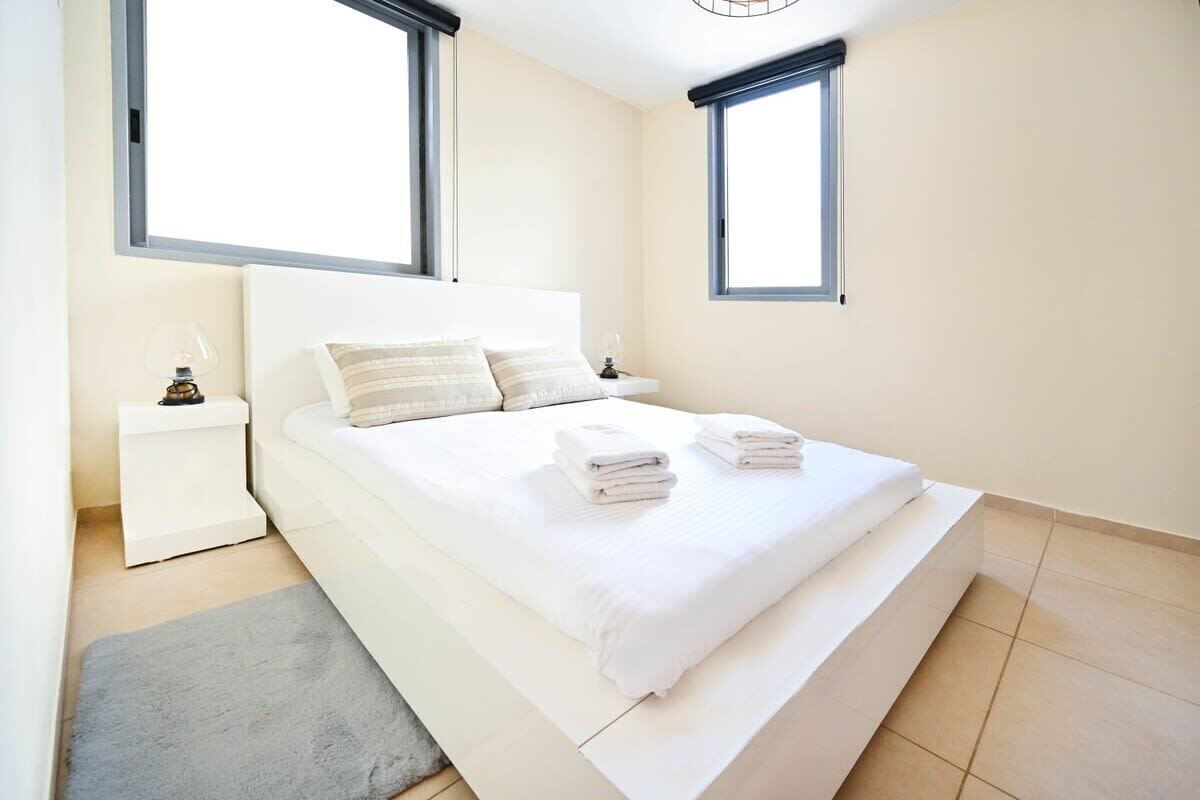 4 bedrooms, desk, iron/ironing board, WiFi