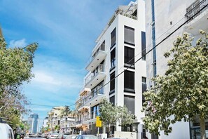 Exterior - Spacious Modern 3BR by HolyGuest (Tel Aviv-Yafo)