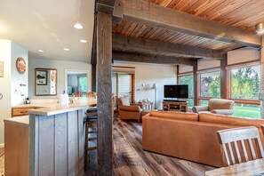 Interior - Walk to Gondola | Cozy 2BR Condo | Pool, Hot Tubs and Fireplace! (Steamboat Springs)