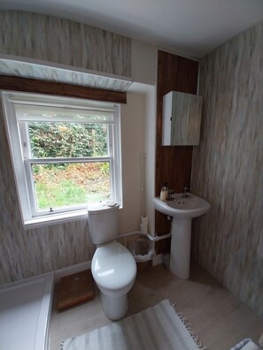 Dusche, kostenlose Toilettenartikel, Haartrockner, Bademäntel