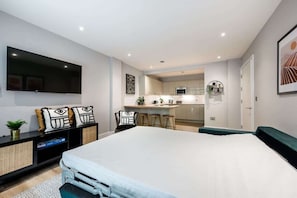 2 bedrooms, iron/ironing board, WiFi, bed sheets - Host & Stay | Henry Street Chambers (Liverpool)