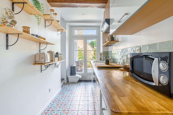 Fridge, microwave, oven, dishwasher - L'Escapade de Pierrefonds by Your Sweet Loc (Pierrefonds)