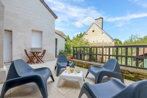 Outdoor dining - L'Escapade de Pierrefonds by Your Sweet Loc (Pierrefonds)