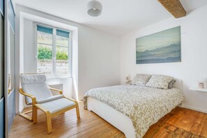 3 habitaciones, tabla de planchar con plancha, cuna de viaje y wifi 