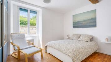 3 bedrooms, iron/ironing board, travel cot, WiFi