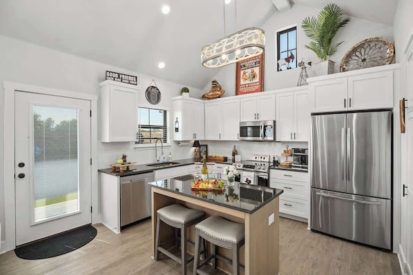 Refrigerador, microondas, horno, placa de cocina