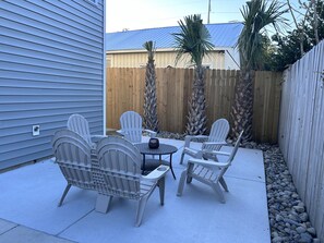 Terrace/patio - Lovely Home in Downtown Wilmington, Minutes to restaurants, Riverwalk & Beaches! (Wilmington)