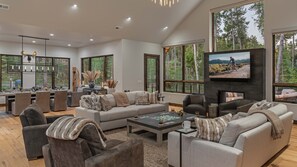 Smart TV, fireplace, table tennis, stereo - In the Trees | Trailblazer Lodge (Breckenridge)