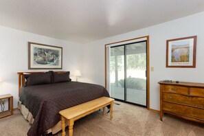 4 bedrooms, desk, free WiFi, bed sheets - NINE03 - Spacious Home with River Views (Sunriver)