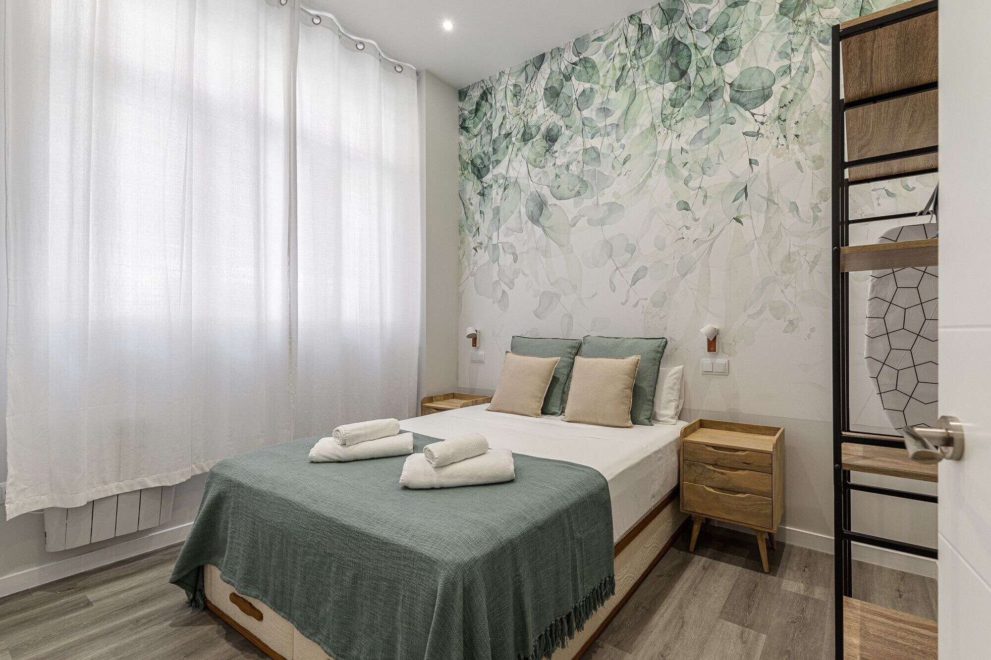 2 slaapkamers, een strijkplank/strijkijzer, gratis wifi, beddengoed