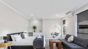 5 bedrooms, desk, iron/ironing board, WiFi