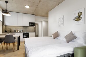 Apartamento estándar | Zona de estar | Televisión LCD de 50 pulgadas con canales por cable