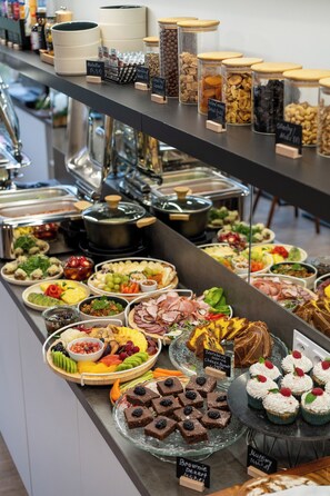 Dagelijks ontbijtbuffet (EUR 14 per persoon)