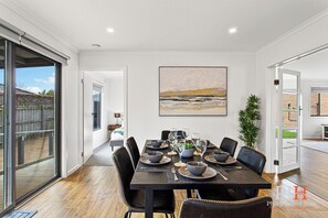 Dining - Getaway for six Accessible accommodation (San Remo)