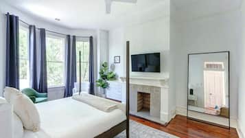 5 bedrooms, desk, iron/ironing board, WiFi