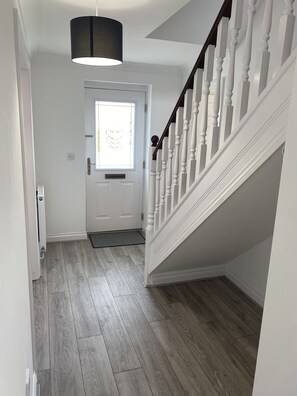 Interior - Perfect crew-house or for business trips. Sleeps 10, 5mins from Hamble Village (Hamble-le-Rice)