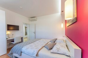 3 quartos, ferros/tábuas de passar roupa, Wi-Fi, roupa de cama