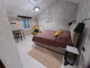 5 chambres, fer et planche à repasser, Wi-Fi, draps fournis