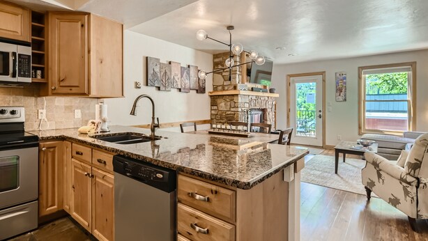 Townhouse, 3 kamar tidur | Dapur pribadi | Mesin pembuat kopi/teh, lemari es, oven, dan pemanggang roti