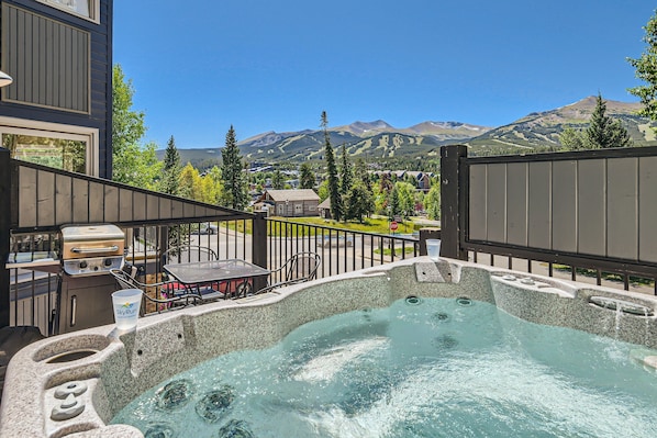 Townhome, 3 Bedrooms | Outdoor spa tub