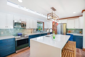 House, 4 Bedrooms | Private kitchen | Fridge, oven, coffee/tea maker, toaster