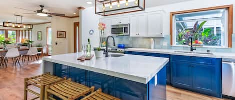 House, 4 Bedrooms | Private kitchen | Fridge, oven, coffee/tea maker, toaster