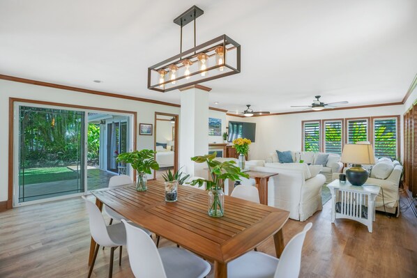 House, 4 Bedrooms | Dining