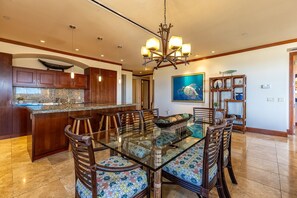 Villa, 3 chambres | Restauration