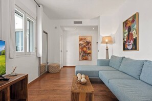 TV - Georgous 3 Br Apart with Sea Views, Pool (Marbella)