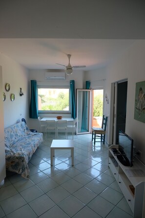 TV - Apt. 1306 - Casa Maya - Calarossa Sardinia Apartments (Trinità DAgultu e Vignola)